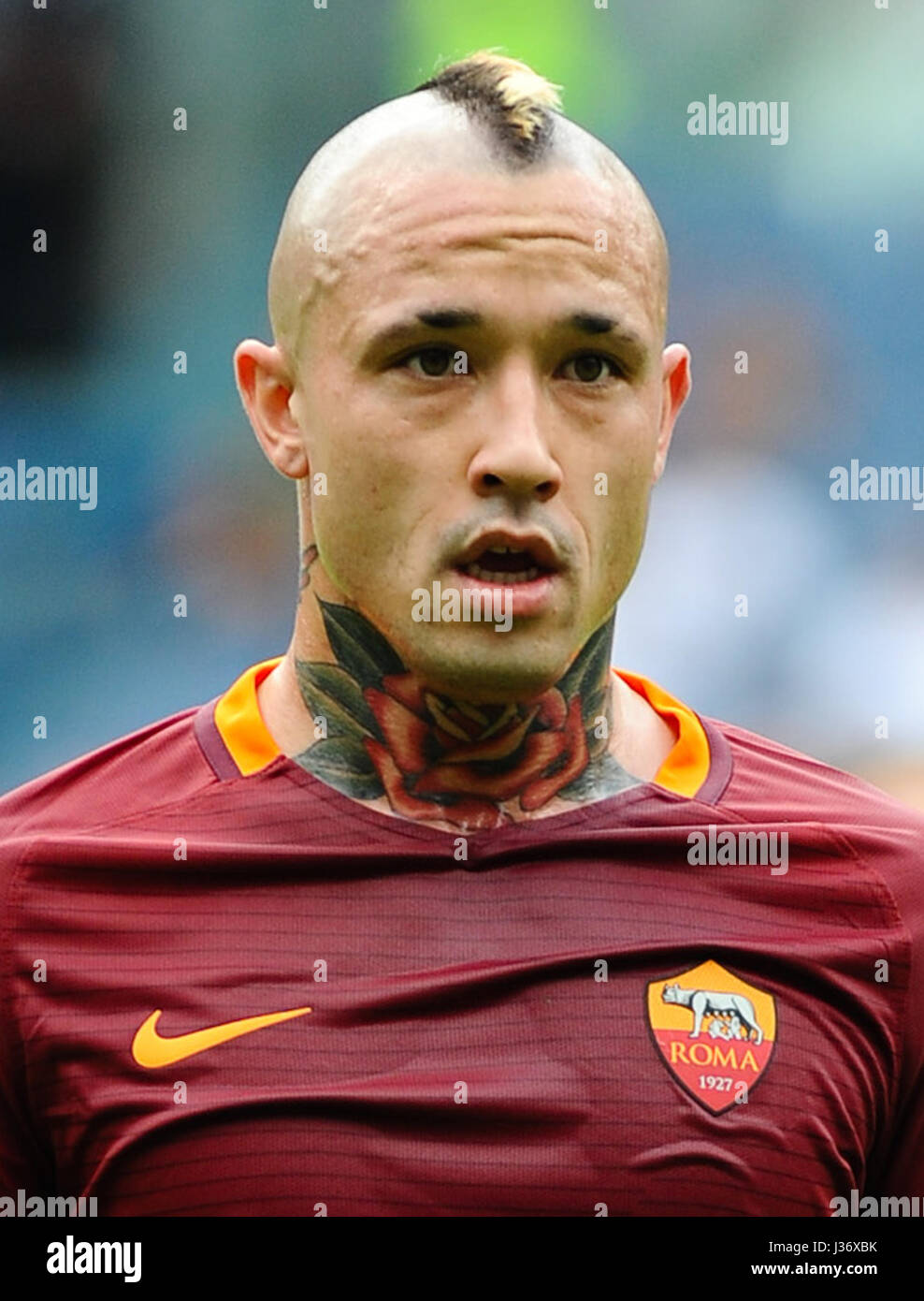 Roma 2016/17 Nainggolan Home Jersey