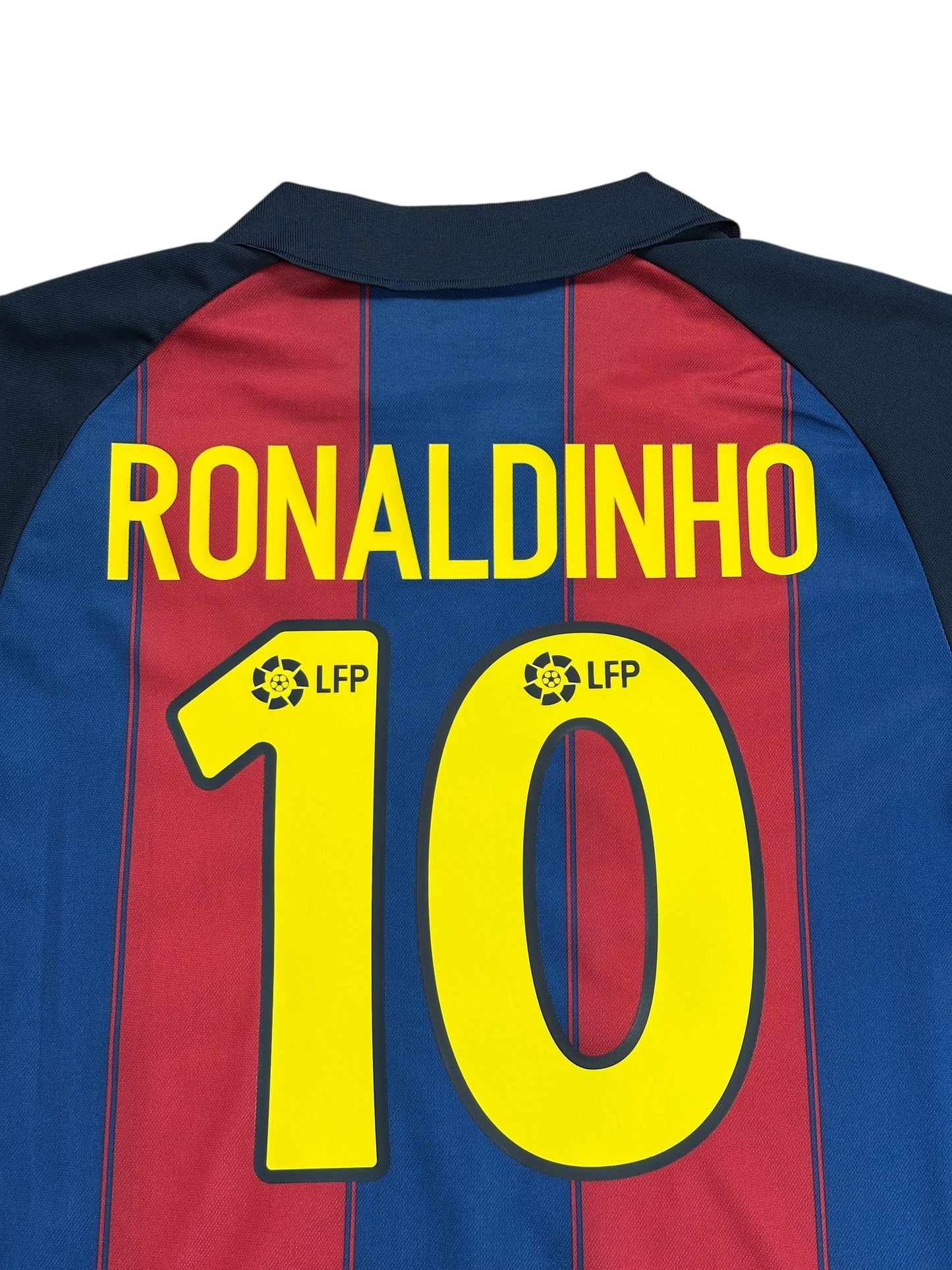 Barcelona 2003/04 Ronaldinho Home Jersey