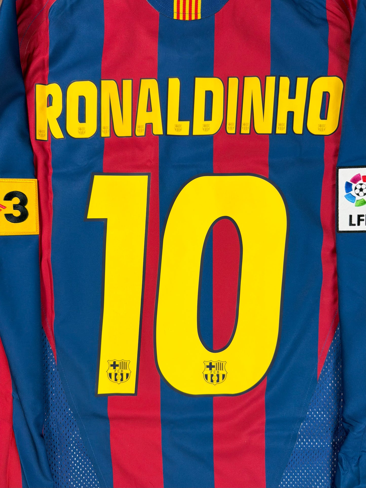 Barcelona 2005/06 Ronaldinho Long Sleeve Home Jersey (2026 Retro)