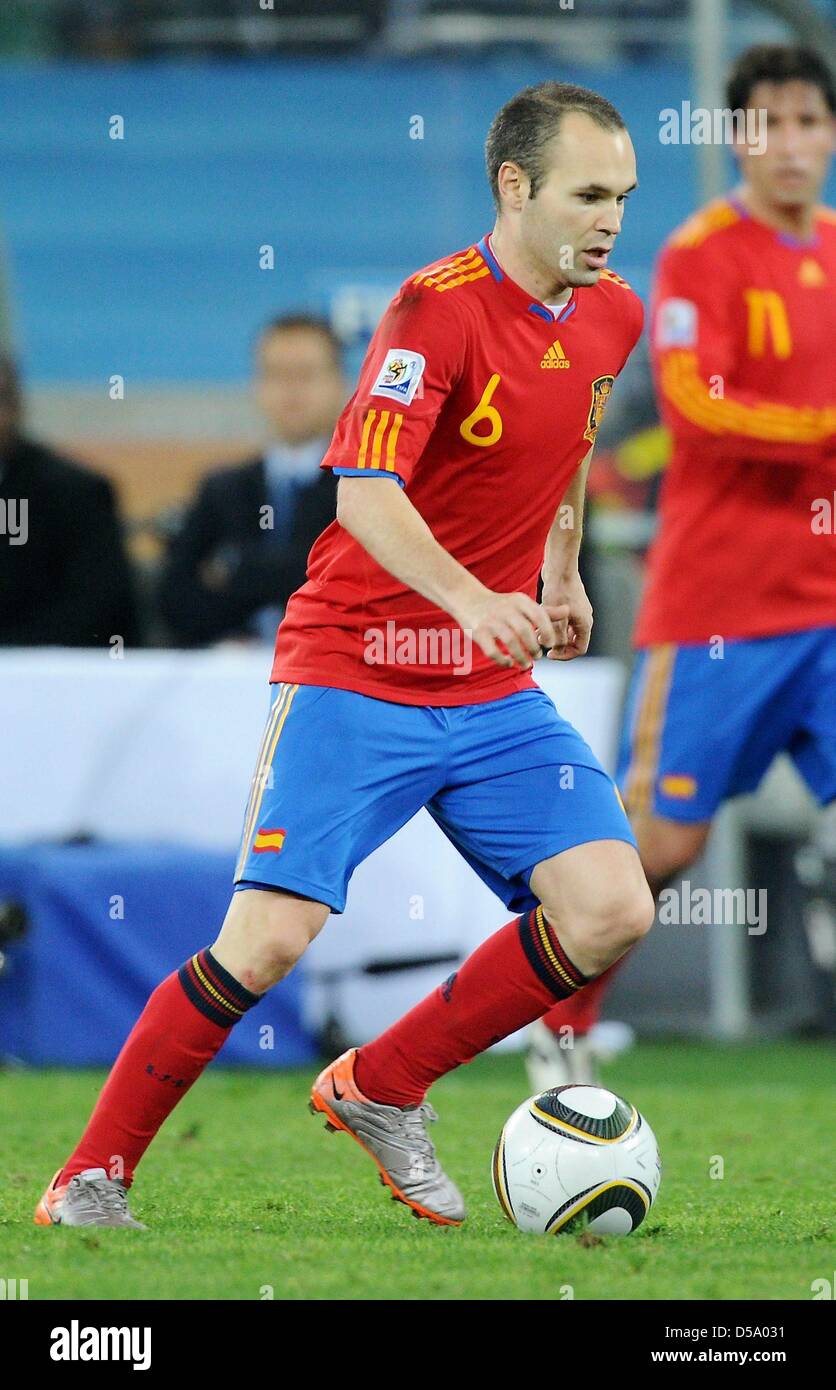 Spain 2010 Iniesta Home Jersey (Player version Tech Fit)