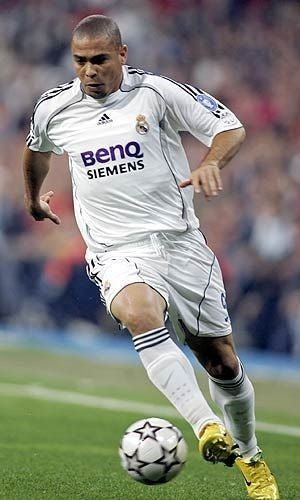 Real Madrid 2006/07 Ronaldo Home Jersey