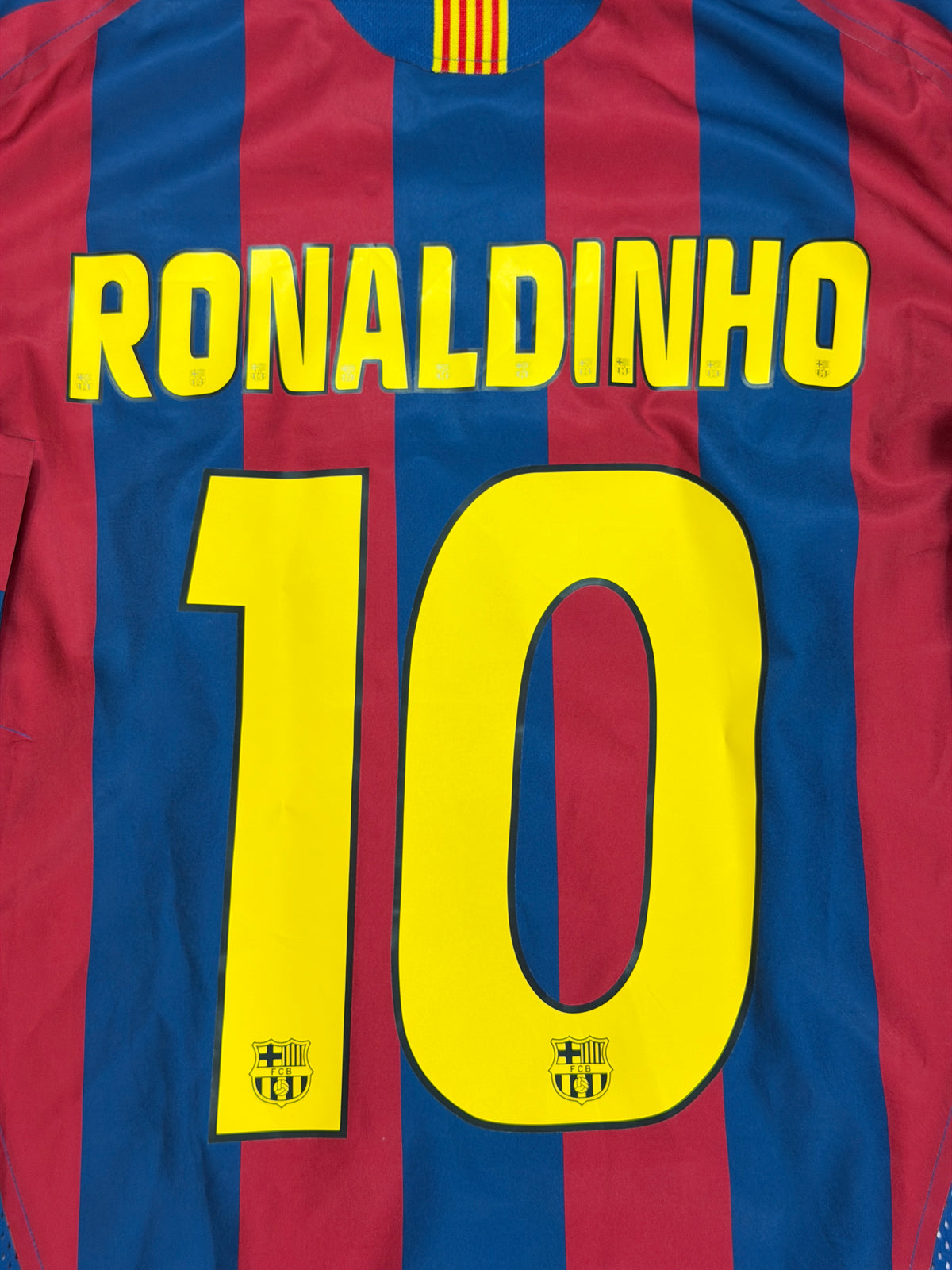 Barcelona 2005/06 Ronaldinho Long Sleeve Home Jersey (Reissue)