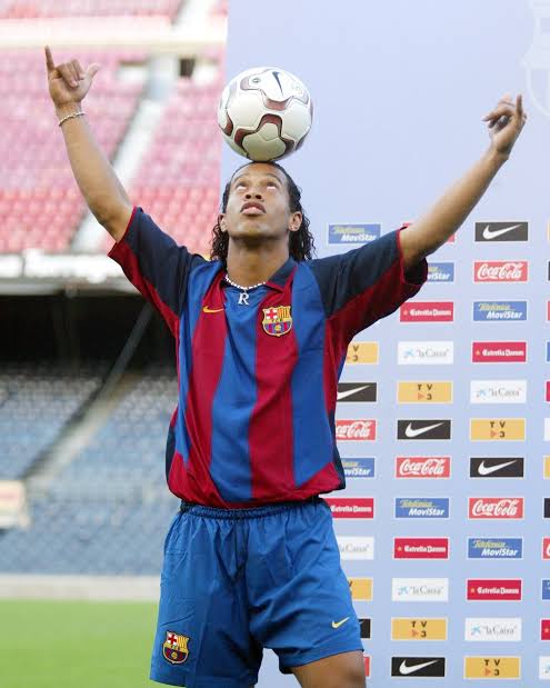 Barcelona 2003/04 Ronaldinho Home Jersey