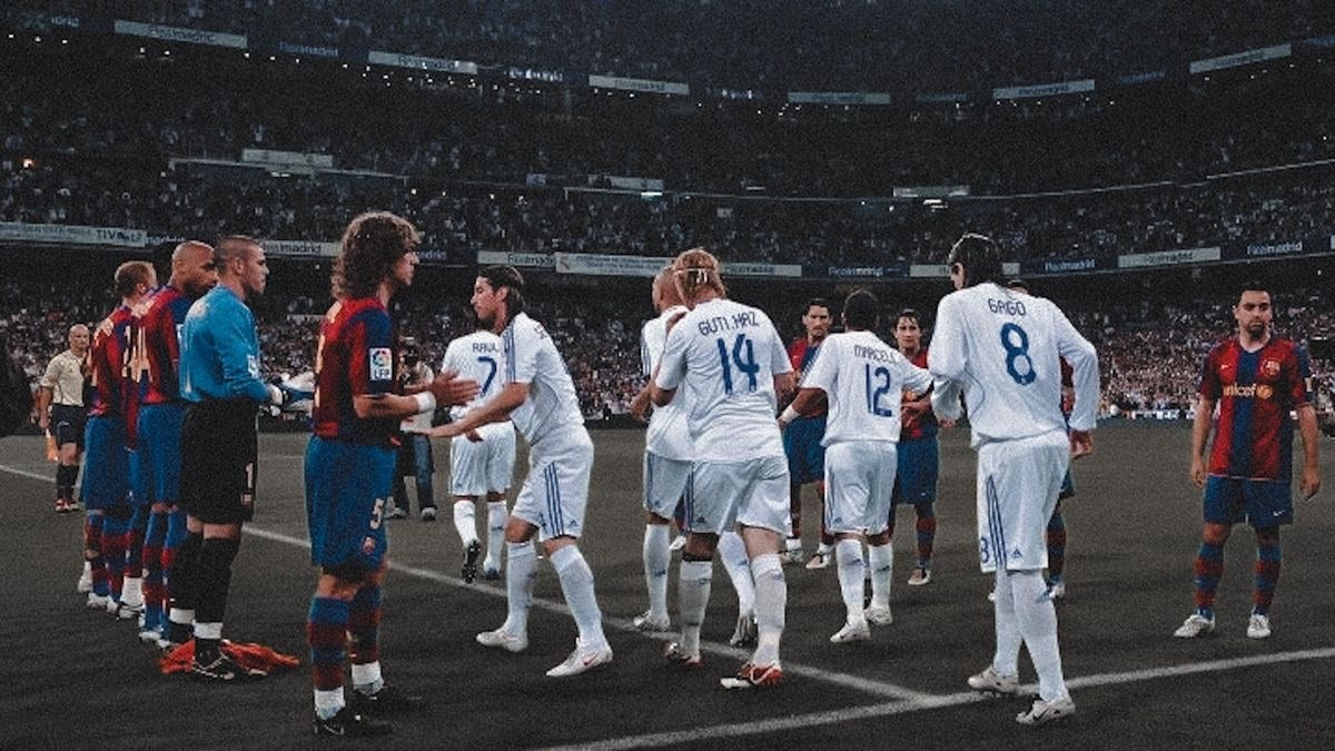 Barcelona players give Real Madrid a guard of honour at the Santiago Bernabéu